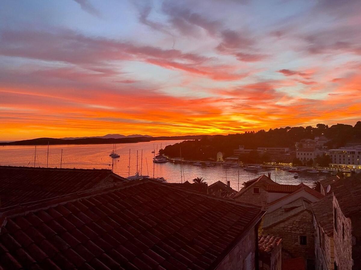 Penthouse In Old Dalmatian House - Flybridge Hvar Town Exterior foto