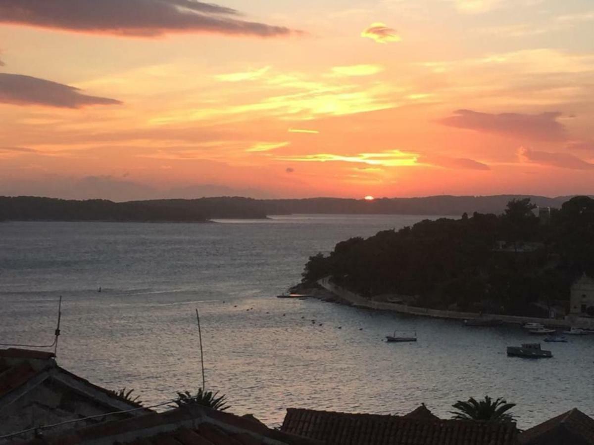 Penthouse In Old Dalmatian House - Flybridge Hvar Town Exterior foto