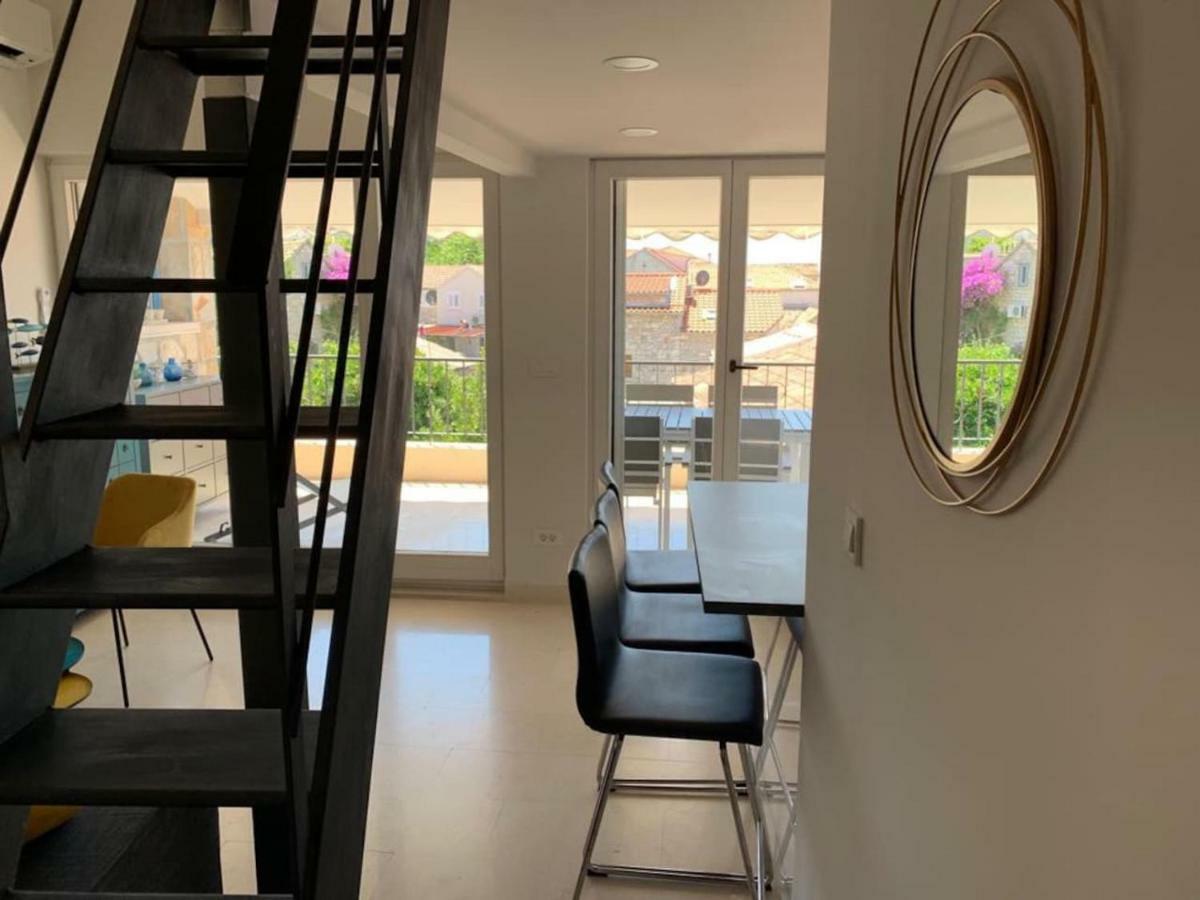 Penthouse In Old Dalmatian House - Flybridge Hvar Town Exterior foto