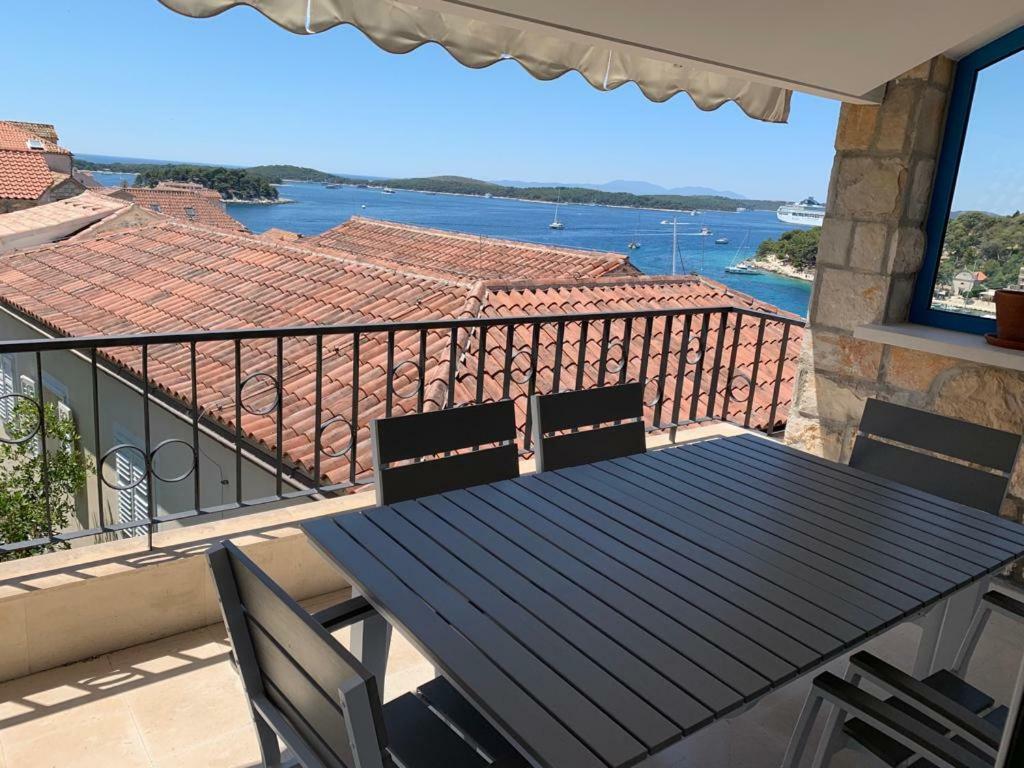 Penthouse In Old Dalmatian House - Flybridge Hvar Town Exterior foto