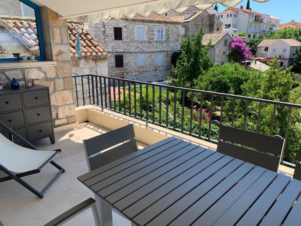 Penthouse In Old Dalmatian House - Flybridge Hvar Town Exterior foto